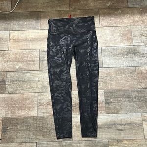 Spanx 1X Black Camo Leggings